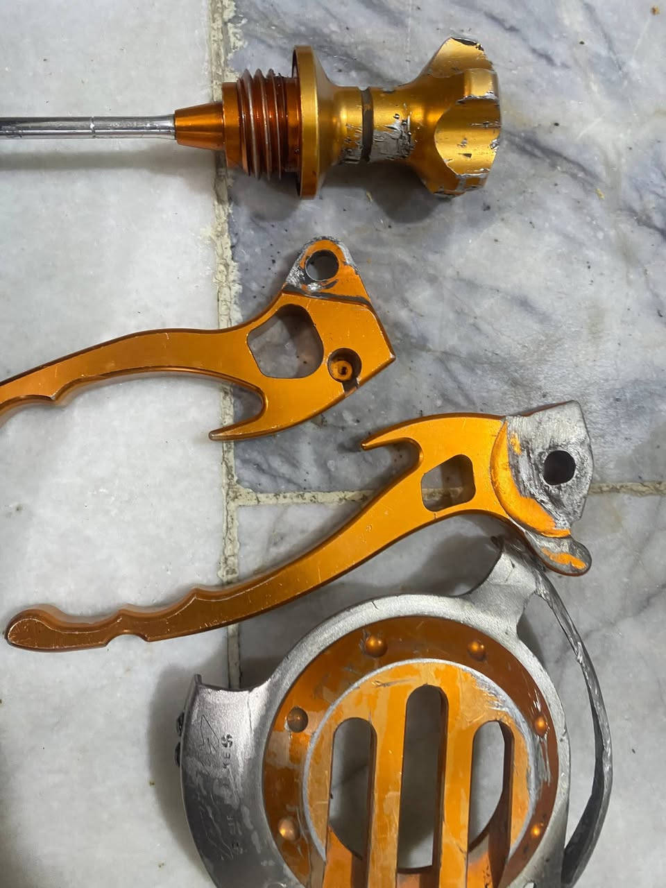 السلام عليكم غراض ماكس للبيع مختم ذيل وجامة بك لايت ويدات وقطرة وقبق فلاوين اصلي كله RPM
كابريتر اصليه مال ماكس فقط يرادله تقسيم الهوه مالته 
مكاني نجف حي جامعة *********** متواجد فيس و واتساب فقط
