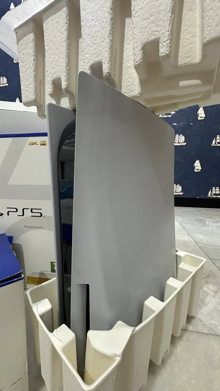 جهاز PS5 نظيف جداً جداً ، استخدام بيتي، ما داخل صيانة نهائياً ، مع الكارتون والوايرات):
🟥 يدة إضافية أصلية (مع كارتونها) عددهم 2 
🟦 غلاف بليستيشن ٥ إضافي احتياط ذهبي اصلي⚜️
مع قرص لعبة The Crew Motorfest 
+ The Last of Us قرص لعبة
:Remastered
& :eFootball PES 2020
عدد الاقراص 3 
المكان كربلاء 📍
السعر 680,000
للتواصل ***********
