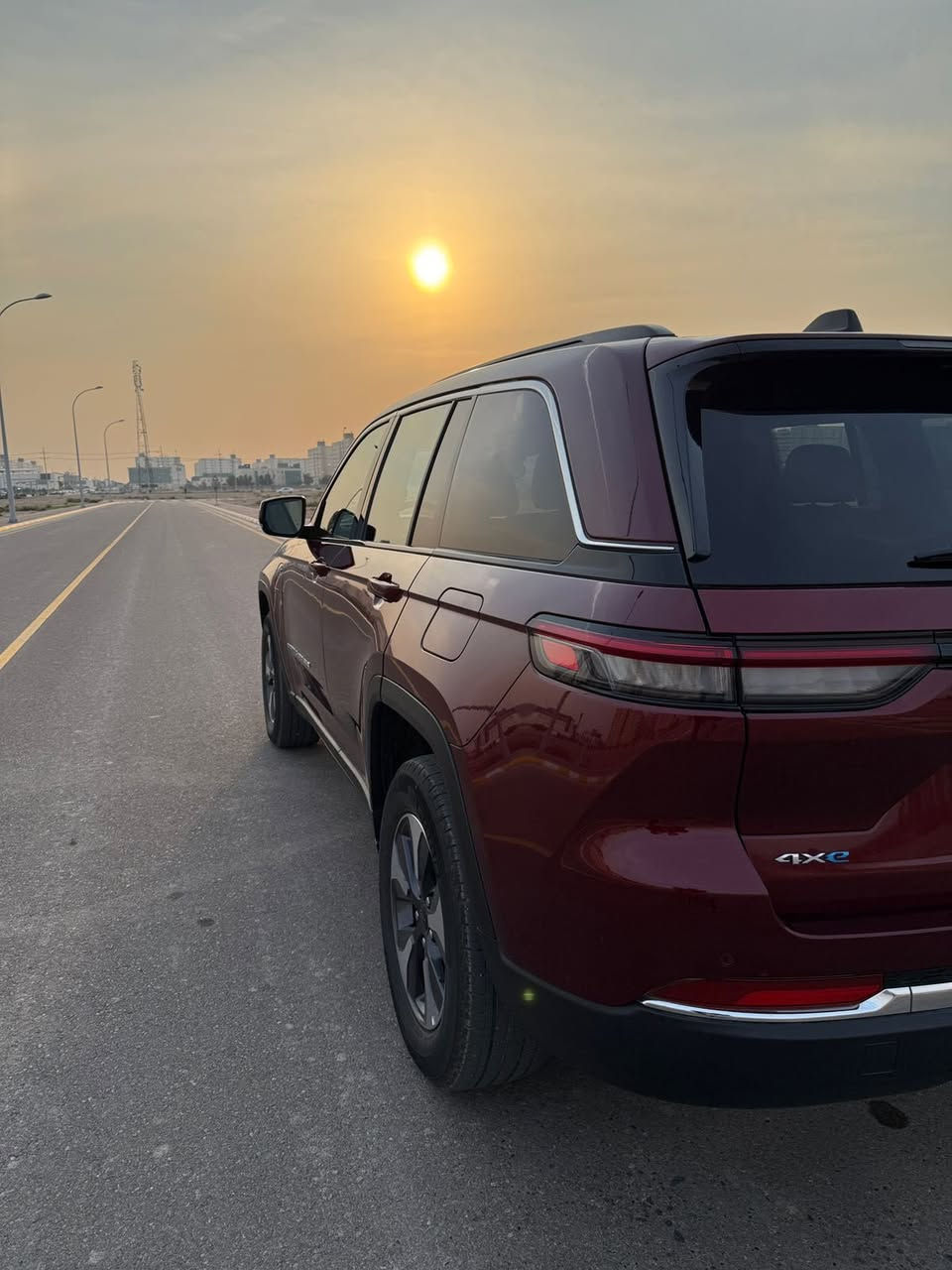 السلام عليكم جيب كراند شيروكي هايبرد 2024 مرقم بغداد الدولي بسمي
حجم المكينة : 2000 تيربو + هايبرد + شحن منزلي
اللون احمر 
المواصفات:.
1. بصمه
2.شاشه كبيره
3.تشغيل عن بعد
4.رادارامامي+خلفي+جوانب
5. كشنات جلد
6. كشن السايق ميموري
7. كشنات كهرباء
8. صندوق كهرباء
9. حساسات خلفية
10.قطع تبريد
11. إشابر بالمري
12.السياره جديده كلش
13. رادارات 360
14. ثلاث وضعيات قيادة
15. بانوراما فتحتين
16. كير ماوس
17. نظام منحدرات
18. هيتـرات بالكشنات
19. ويل كب كروم
20. لايتات لد
21. بكلايت لد
22. كشافات
23. بصمة أبواب 
24.ماشيه 46الف ونص
25.سايد بريك كهربائي
26.السياره بدون تبديل
مكان السياره بغداد مجمع بسماية السكني
السعر 315$وبيه مجال للطيبين
اللاستفسار اكثر:***********
