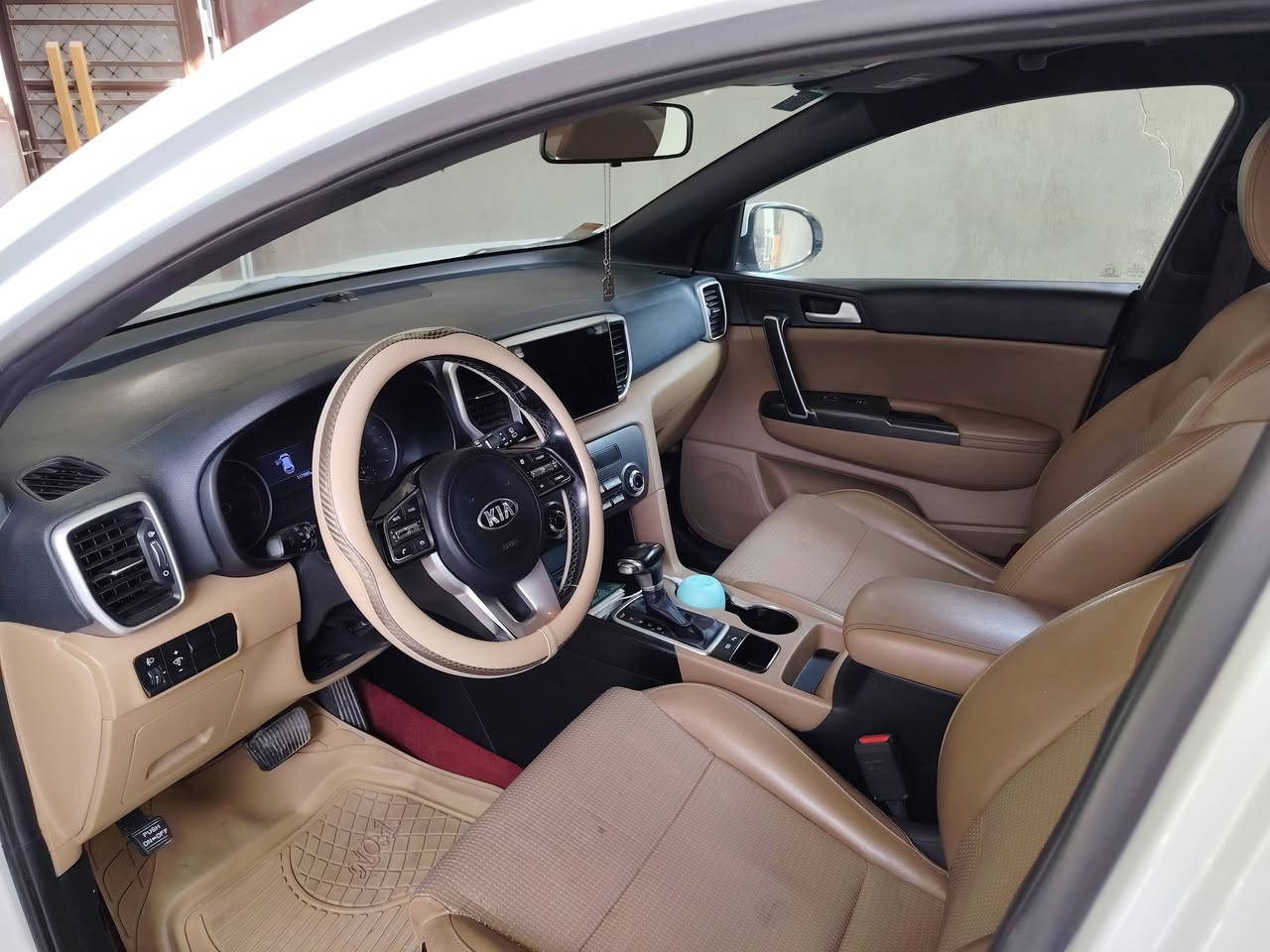 السلام عليكم
سبورتج 2019 خليجي كفاله عامه بيه فقط بركن الباب  رصعه مأشر عليه اني
رقم بغداد بأسمي
ماشيه 117
محرك 2000 دوش
تحكم استيرن جهتين
أشاير بالمري
مري شفط
3 وضعيات قياده
كشنات جلد
تخم تاير بيه
قطعتين تبريد
شاشه كبيره
السياره كلش نظيفه
العنوان بابل الحمزه الغربي
للاستفسار ***********
السعر192 بيه مجال بسيط
