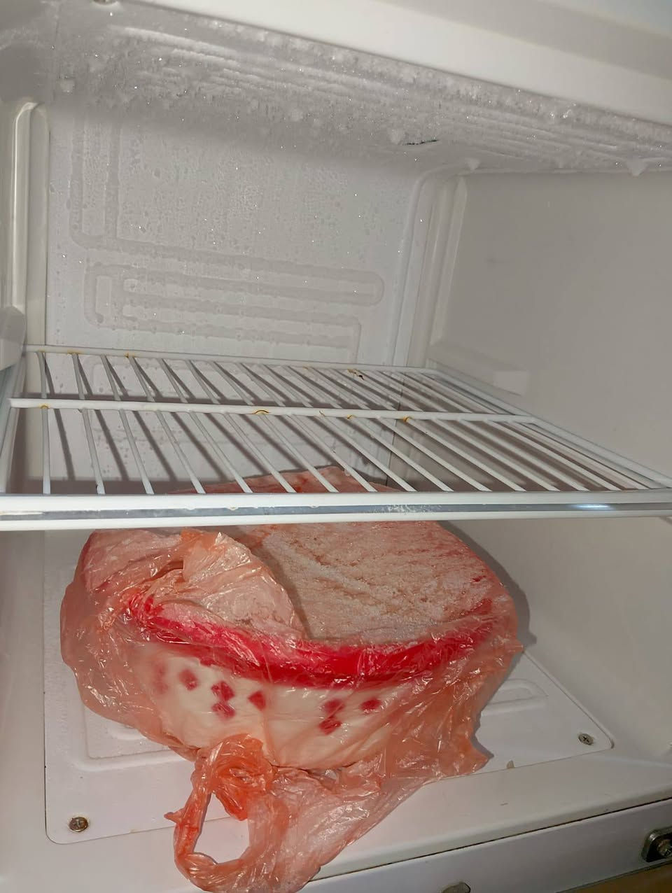 السلام عليكم عندي ثلاجه من شركة نوال تفريزهه ميه بالمبه نضيفه الله شاهد 90وبيهه مجال رقمي للتواصل ***********
