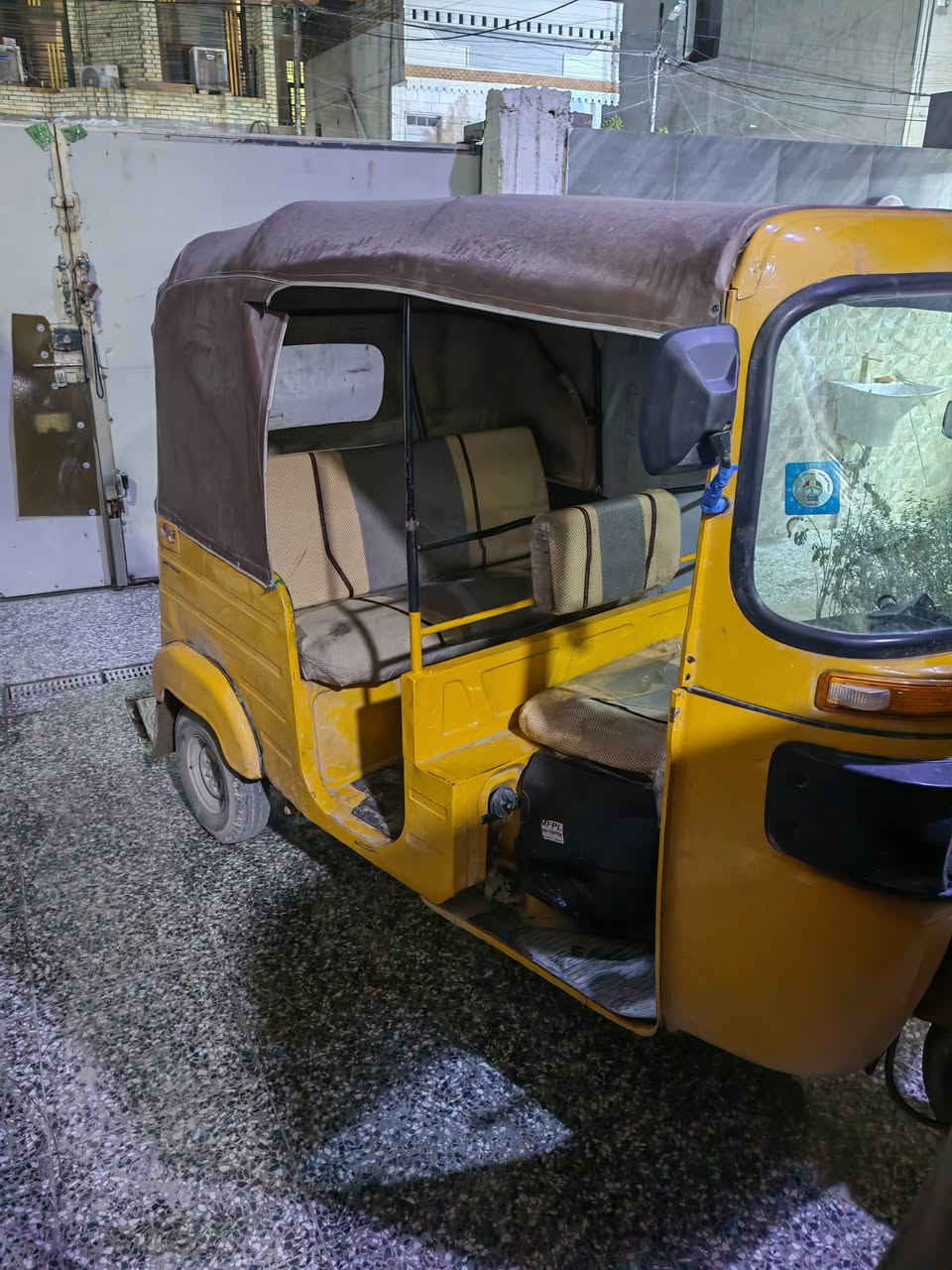 سلام عليكم تكتك 2020  شهر 5 تكتك محرك خير من الله لا تنقيص ولا تبغير تكتك رقم بغداد بسمي  تخم تاير جديد تكتك جاهذة لشغل السعر 6900  وبيهة مجال علوان بغداد الكمالية رقم ***********
