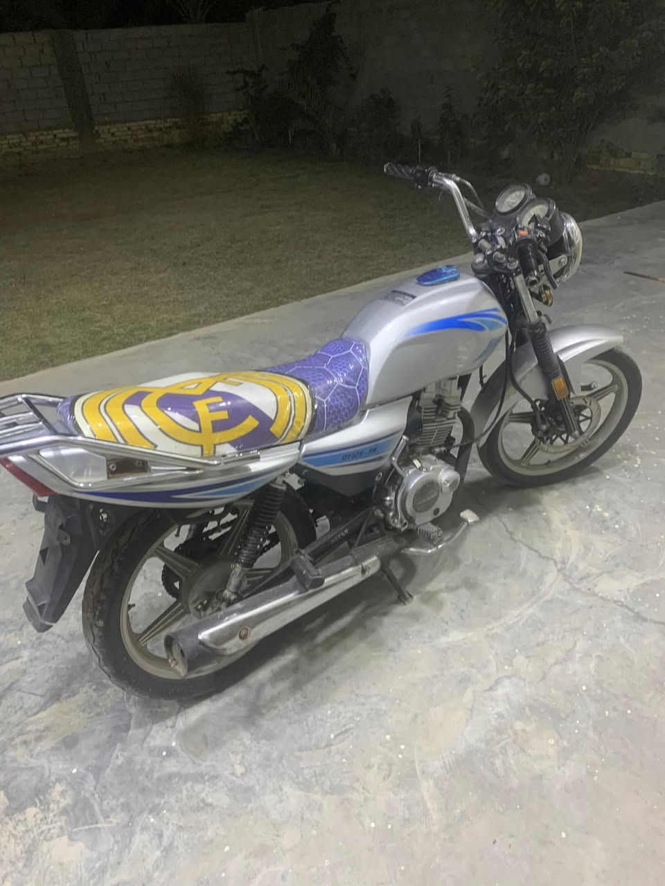 السلام عليكم دراجه دايوان كهربائيات شغاله ونضيفه للبيع  
السعر خاص وتدلل المكان عوفي ***********
