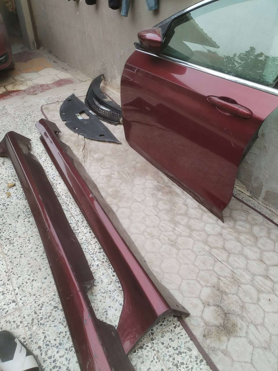 السلام عليكم تحيه للادمن حبايب گلبي أبواب سي ٢٠٠ ماروني وسلفر وكحلي وابيض شباك ١٧ ودوس مكاين جام وجام ويدات خارجيه وداخليه وبطاين مال گصه شرط النضافه مكاني ديوانيه *********** والأسعار
