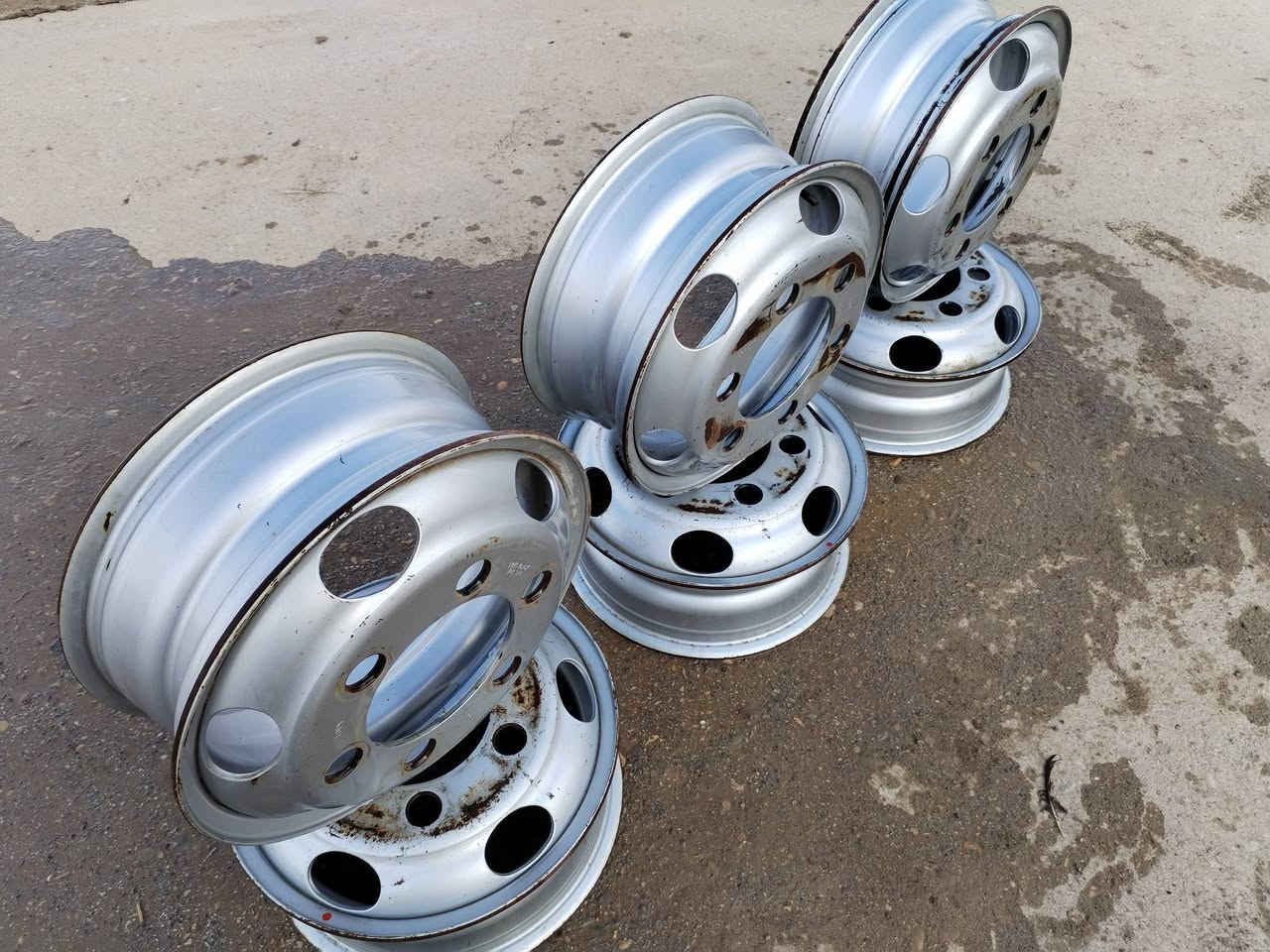 سلام عليكم للبيع ويل حجم 16 جوبلس عدد 6 العنوان واسط قضاء الحي السعر 650 ألف للستفسار ***********/***********
