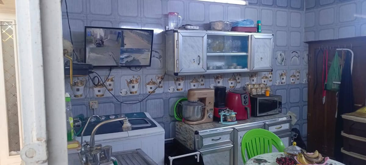 بيت للبيع 
الموقع : محموديه حي العسكري (حي ١٨)
فرصة مميزة لأمتلاك بيت سكني بمساحة ١٦٠ متر مربع ، طابق واحد مناسب للعائلة وجاهز للسكن .
مواصفات البيت :
غرفة نوم 
غرفة استقبال
مطبخ
حولي 
صحيات مشترك داخلي 
صحيات خارجي
بيتونه 
غرفة في السطح
حديقة 
ولتفاصيل اكثر تابعوا الفيدوهات والصور .

السعر الاتصال على الهاتف 
***********
