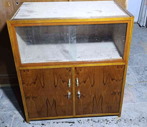 منضد تسكام نضيف كلش للبيع  السعر ب 90  المكان الشاميه وهذا رقمي ***********
