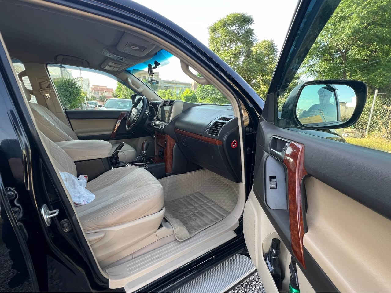 پرادۆ مۆدێل ‌‌‌٢٠١٠ 
چوار پستۆنی فولی بەسمە و شەغال 
سەلاجە ناوزەرد دژەخلیسک نیزامی ئیکۆ 
حاسە  و کامێرە سێ شاشەیە ئاوێنە شەفت
بێ بۆیاغ بێ سارد دەعامیەکانیشی بەشەرت
کامل سێرفس کراوە ڕۆنی گێڕ و چوار تایەی لۆکی لەژێرە لەجوانی و خاوێنی ڕەقەم یەکە
نرخ 210 مەجالێکی زۆر کەم أربيل, العراق


**إذا كنت صاحب هذا الإعلان وتريد حذفه لأي سبب، رجاءا أرسل رسالة إلى الدعم الفني**