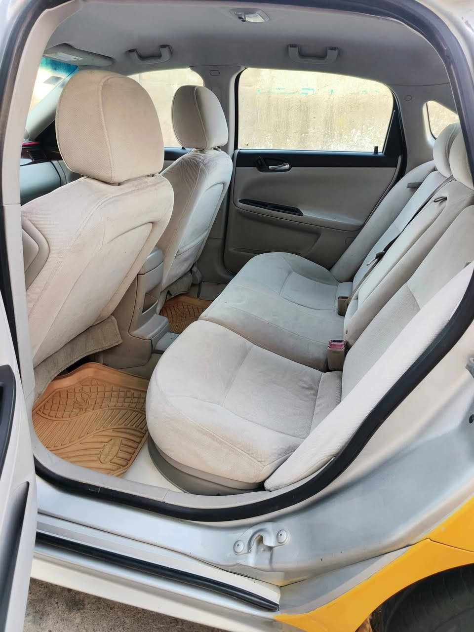 السلام عليكم امبالا ٢٠١٠ كفاله عامه كندي باسمي رقم بغداد مكينه وكير وضفيره وتبريد وصدر امامي وخلفي وتخم تاير كله جديد سياره كبل للشارع جاهزه من كل النواحي سونار مرفق مع الصور مكاني بغداد الاتصال عالرقم *********** ب٦٧$ وبيهه مجال بيع فقط
