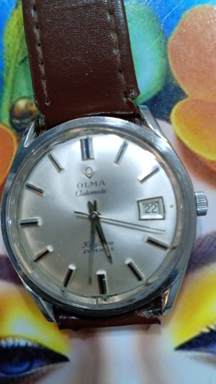 السلام عليكم
بعد أذن القائمين على الاداره 
ساعه ماركه( OLMA ) اولما
فنتج اوتماتك 
منفذ شهري 
قطر ٣٧ ملم 
نضافه جيده جدا سير جلد غير معلم
دكمه معلمه 
السعر  ١٥٠ الف 
توصيل جميع محافظات العراق 
تواصل ماسنجر أو وات ساب
***********
