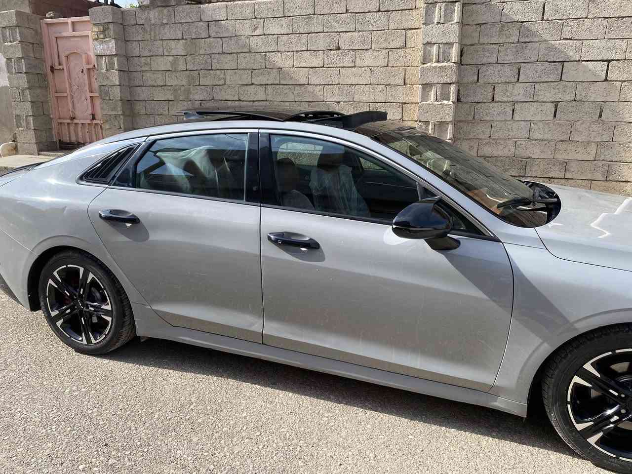 السلام عليكم 🌹
للبيع كيا K5
ماشية (114) كيلو متر 
الفئة جيتي لاين فول مواصفات 
الموديل 2022
رقم بغداد ( معوقين) سنة وتصير حرة 
الضرر بنيد صبغ + بابين عكس سائق صبغ
المواصفات 
1- حجم المحرك ٤ سلندر ١٦٠٠ تيربو 
2- كامره
3- رادار خلفي + امامي 
4- رادار جانبي مانع اجتياز 
5- بصمة ابواب + تشغيل عن بعد 
6- زنون عالي ناصي 
7- سقف بنوراما 
8- مقاعد جلد اصلي احمر مختوم جيتي لاين
9- اشاير بالمري 
10- مقعد السائق كهربائي 
11- هاند بريك بصمة 
12- تحديد مسار 
13- شاشة كبيرةً مع كامرة دوارة 
14- ستيرن رياضي حرف D مختوم جيتي لاين
15- مثبت سرعة 
16- شاحن هاتف 
17 - شاشة كار بلاي واندرويد 
18- ٤ وضعيات قيادة ايكو+ سبورت + سمارت + نورمل
19- فتح جنطة بصمة وعند الاقتراب 
20- قيادة ذاتية على خطوط البيضاء 
وباقي المواصفات معروفة في فئة جيتي لاين
ملاحظة مهمة // السيارة عليها ادامة كاملة تخم تاير + بلاكات وكالة + مجاول + هيدروليك القير 
السيارة تاخذها ماتصرف عليها ربع دينار ان شاءالله 
السيارة تاخذها مني شرط المكينة والكير 
وترايها للبصرة بشرط 
وبيها تعديل بسيط في الشاصي الامامي الايمن
اخي العزيز صور السيارة + الحادث + السونار موجود بالمنشور شوفهن وكلب على راحتك                               ( الوكالة تريد خاصة تريد عامة ) من صاحب السيارة 
صاحب السيارة معوق اخرس شاب 
***********
***********
السعر (( 150 )) وبيها مجال 
مكان السيارة ديالى
