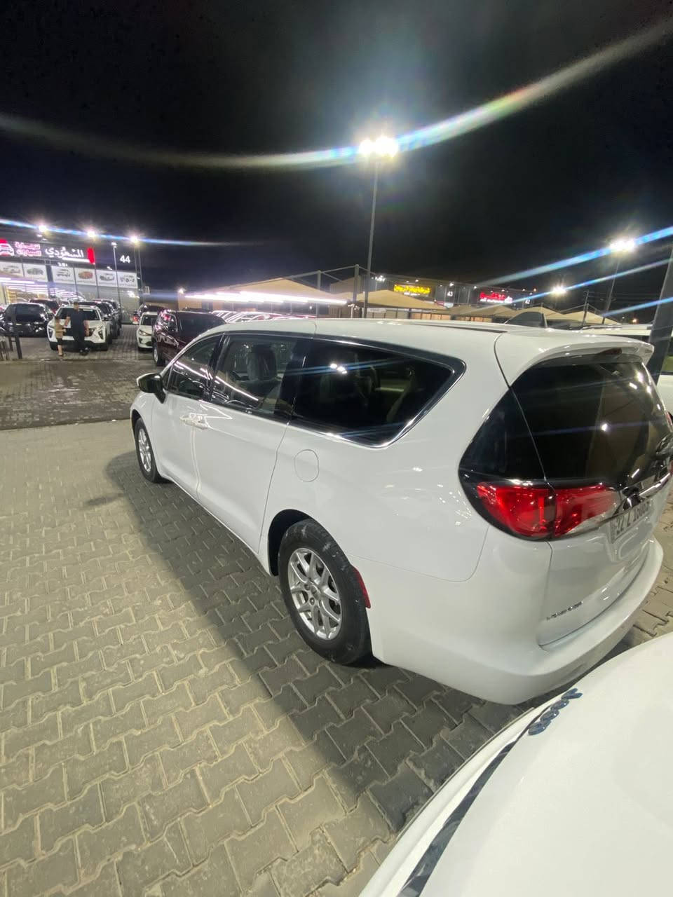 سيارة عائلية فخمة، مريحة جداً، واعتمادية للسفر والاستخدام اليومي.

المواصفات:
 • ✅ موديل 2023
 • ✅ 7 ركّاب (صفوف واسعة)
 • ✅ محرك 6 سلندر V6 قوي وناعم
 • ✅ ناقل حركة أوتوماتيك
 • ✅ شاشة لمس
 • ✅ نظام صوتي ممتاز
 • ✅ كاميرا خلفية
 • ✅ تدفئه كراسي+المقود
 • ✅ تحكم كامل من المقود
 • ✅ مثبت سرعة
 • ✅ تكييف أمامي + خلفي (تبريد ممتاز)
 • ✅ أبواب جانبية كهرباء
 • ✅ جنطه كهرباء
 • ✅ مرايا كهرباء
 • ✅ نوافذ كهرباء
 • ✅ نظام ثبات وتوازن
 • ✅ نظام مانع الانزلاق
 • ✅ وسائد هوائية متعددة
 • ✅ مساحة تخزين كبيرة جداً
 • ✅ إطارات يوكوهاما أصلية (وكالة)
 • ✅ قيادة ناعمة وثبات عالي على السرعات

🧼 السيارة نظيفة جداً – استخدام شخصي
🔍 وارد امريكي رقم اربيل جديد 
مكفوله كفاله عامه اكرر كفاله من صبغ وغرق وتبديل    فقط بارد مقدار شبر  ماشيه٥٢
السعر٢٦٣ قابل للتفاوض


**إذا كنت صاحب هذا الإعلان وتريد حذفه لأي سبب، رجاءا أرسل رسالة إلى الدعم الفني**