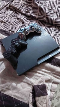 بليستيشن 3 للبيع  نضيف كلش ويا يدتيت ويا كل ملحقاتة السعر 150 وبي مجال...