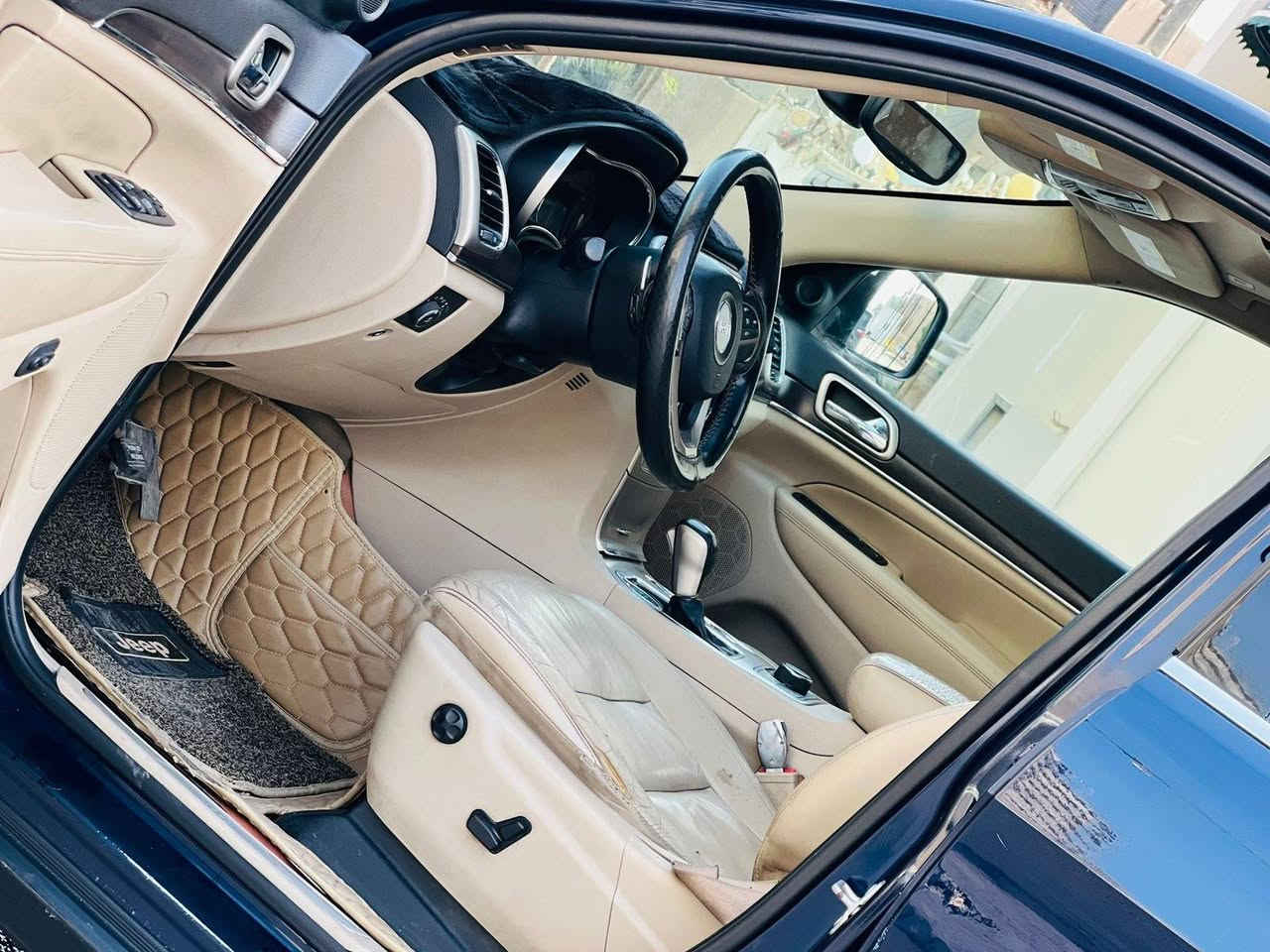 جيب  شيروكي مديل 2017  فول مواصفات لمتت سعر 187 وبيه مجال للاستفسار الاتصال ***********  وارد مريكي جاملغ  بدون دواخل وصور حادث بلمنشور  ولباقي كفاله عامه من صبغ وضربه وتبديل  ماشيه 93 مواصفات فول و 1عله1 اعله فئة  داخل بيجي فتحه بصمه تشغيل  بصمه بواب شفتات ستيرن سيدي بلجكمجه تشغيل عن بعد جنطه شفط كشنات جلد وكهربائي توقف ذاتي وتدفئة تبريد بلكشن شاشه جبيره كامره دواره مري قلاب ثلث وضعيات قياده مثبت سرعه تحكم ستيرن قطعتين تبريد مري شفط قلاب ستيرن كهربائ وبعد بيهه هواي مواصفات مكينه سته 6سلندر 3600  حداديه جديده تبريد شغال رقم اربيل سنويه لل 29 سياره جديده وجاهزه سياره كربلاء كربلاء, العراق
