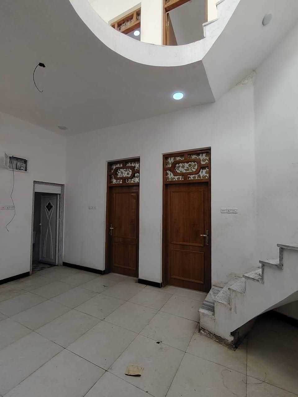 الدار للبيع المساحة 200  طابق ونص عنوان القطاع ٣٠ للستفسار ***********
