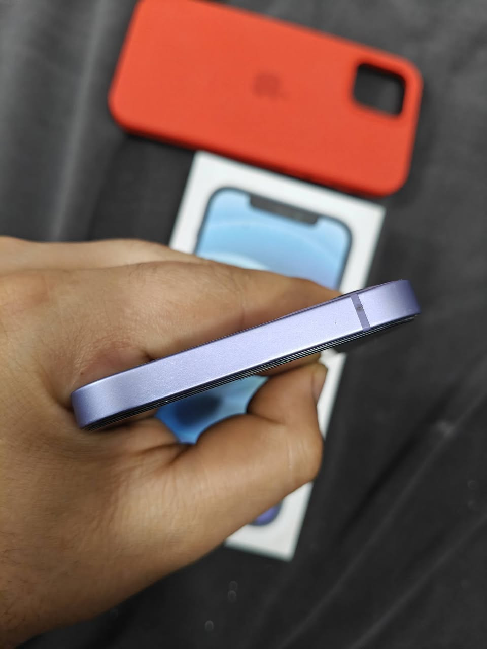 السلام عليكم
ايفون ١٢ عادي 
نضافته ٩٨ بالميه
فقط مبدل بطاريه  مابي اي خلل امانه الله الجهاز نضيف  فقط بطاريته مبدله اصليه مستعجل على بيعته ب٢٥٠ الف 
مكاني الشعب *********** واتساب متواجد
