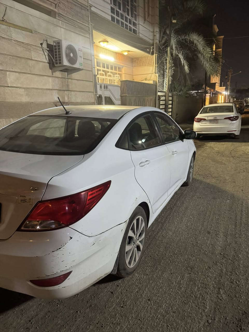 أكسنت 2017 
محرك 1600 
ماشية 59 الف 
فول مواصفات  1/1 
تخم تاير جديد 
صدر جديد 
ببيها بارد باب الصدر وال باب الخلفي 
وبيها تكشير بسيط بل بنيد صغير 
سيارة مال بيت وتجي تشوفها بعينك احلة من الصور 
العنوان : الكاظمية شارع 60 
السعر : 113 وبيها مجال 
***********
