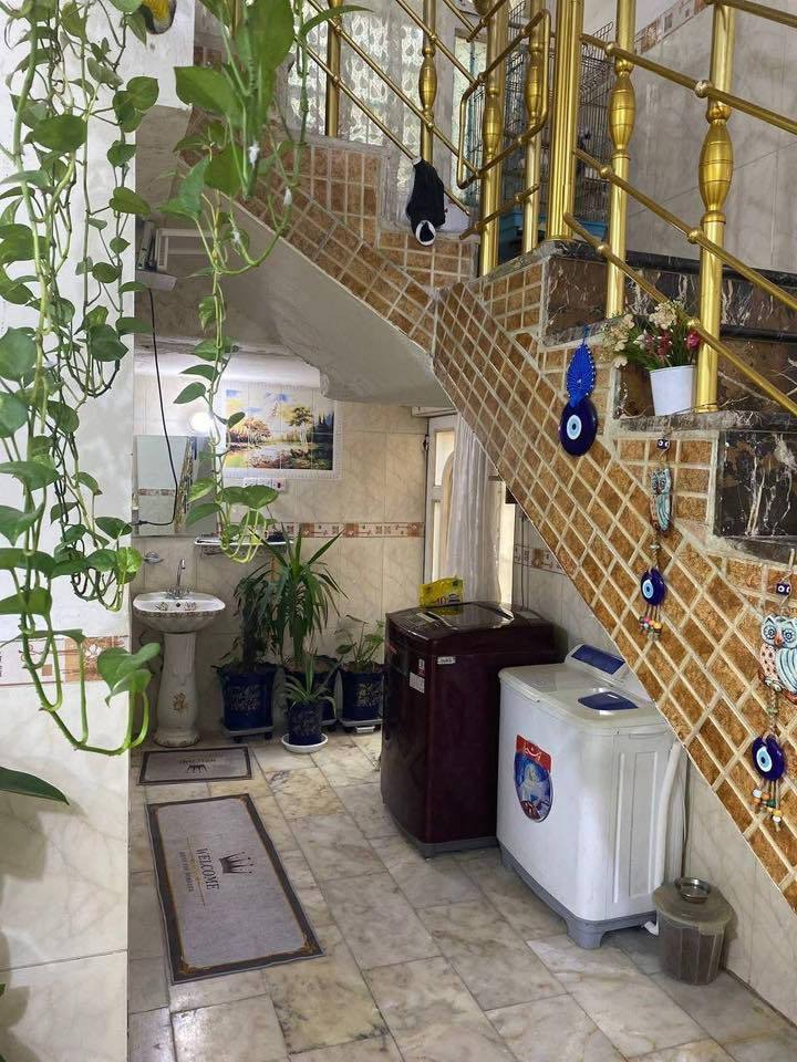 دار للبيع
كفاءات حي الوحدة مساحة ١٥٠م مطلوب مبادرة المصرف العقاري
الواجهة ٧ ونص والنزال ٢٠ 
الطابق الاول : مطبخ واستقبال وهول داخلي وغرفه نوم وصحيات ٢ منعزلات 
الطابق الثاني : غرفه نوم وصحيات وهول داخلي وسطح فارغ يصلح مستقبلا غرفتين اضافيات
للاستفسار :
***********
***********
