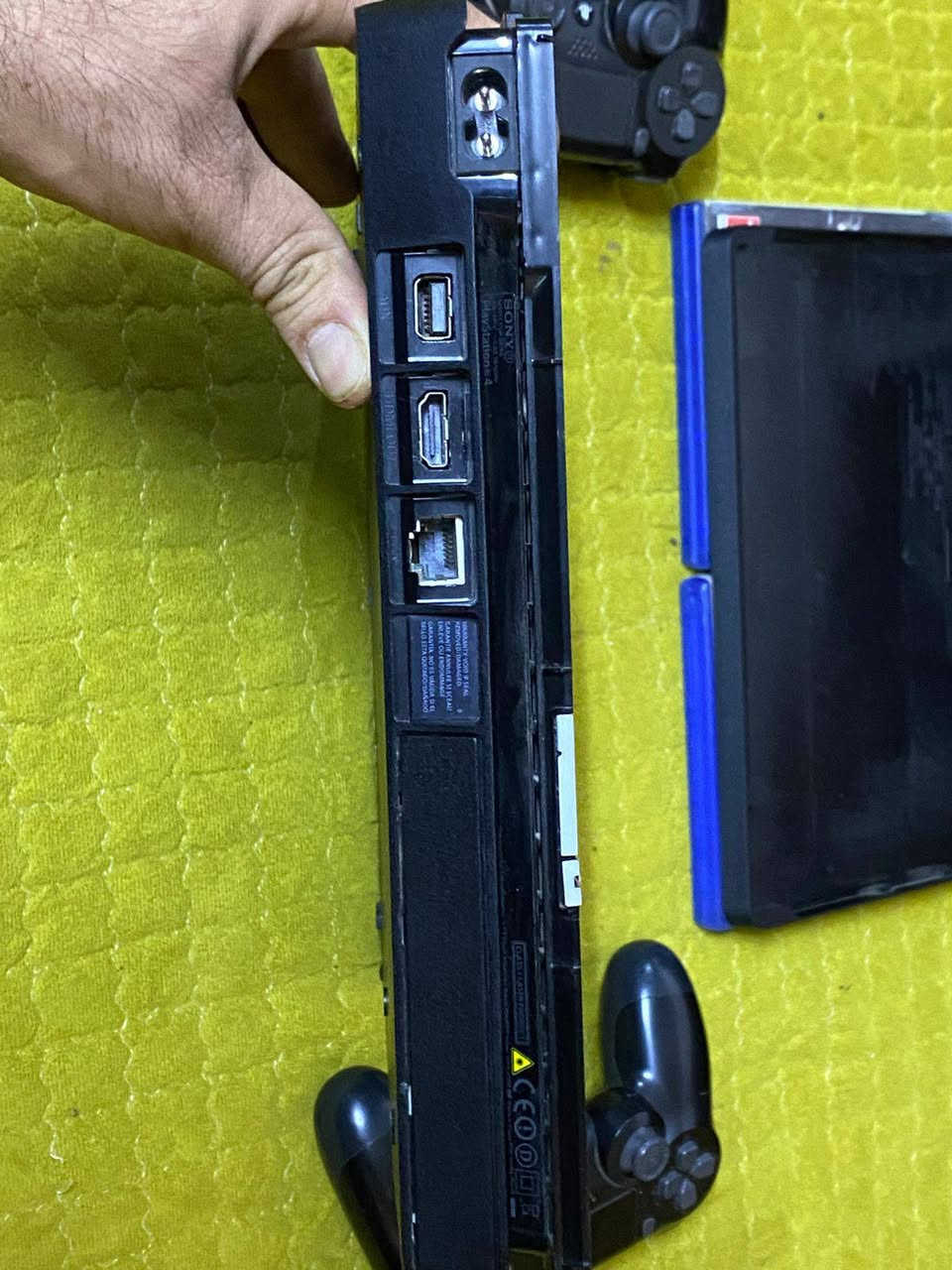 سلام عليكم سوني 4 سلم ذاكره 500
نظيف برغي ممفتوح  ويا قرصين وجوستكين اصليات سعره 240وبي مجال للطيبين ***********
