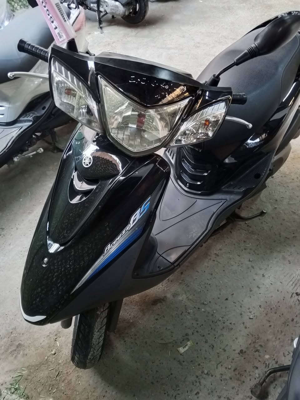 السلام عليكم شباب دراجه بغبغاء للبيع الدراجه من كلشي مكفوله ختم واحد جديده بمعنه الكلمه تجي وتشوف بعينك انضف من الصور مكانيه بلكاظميه قرب جسر الكريعات سعرهه مليون وتلثميه بيهه مجال كلش قليل 
هاذه رقمي ***********
