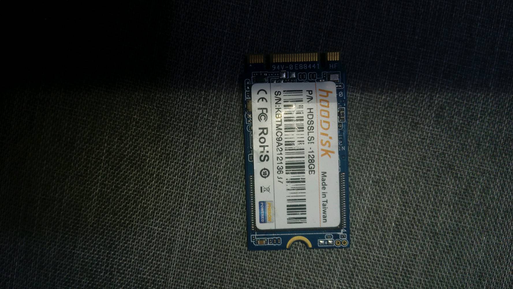 SSD بسعة 128GB من شركة hooDisk 
شغال ونظيف بيه ضمان يوم كامل للفحص
موجود توصيل لجميع محافظات العراق 📦