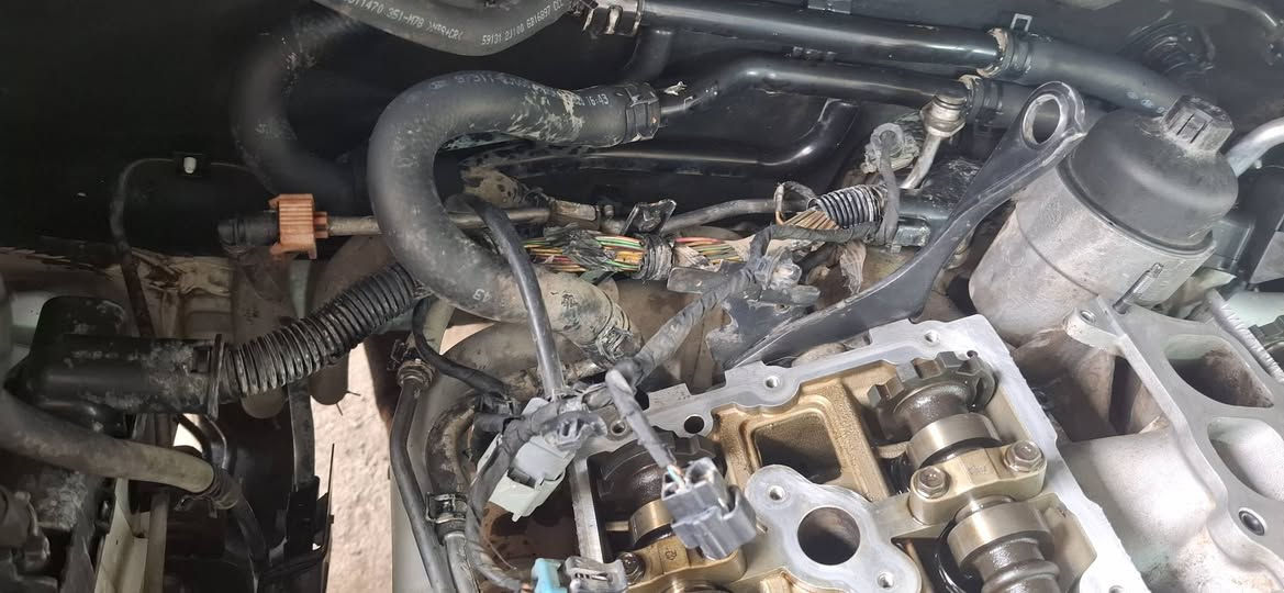 #سيرفز 
#يالله تم صيانه وسيرفز سيارت الاخ العزيز طه علي العراقي ابو غيث الطيب 
صيانة وادامة كاملة حمام وغسل مكينة خارجي ازاله جميع الترسبات وتراكم الدهون وتنظيف جميع حساسات المحرك  وتبديل اغلب القطع المستهلكه حسب رغبتة وطلبة 
1.تنظيف حساسات vvt
2.تنظيف حساس الايرفلو
3.تنظيف حساس الماب سنسر
4.تنظيف حساسات الكام شفت
5.تنظيف جويتر 
6.تنظيف ثلاجه الدكشن البارد 
7.تنظيف مسطره النوزلات مع النوزلات خارجي
8.تنظيف قبغ ولفات وولف التبخير ومشتقاته وجميع القطع الخارجيه 
وتم تبديل القطع المستهلكه 
١.بلكات
٢.واشر قبغ ولفات
٣.چبن حساس vvt
٤.قبغ راديتر 
٥.قطرة دهن
٦.روله متحركه 
٧.فلتر شوته
٨.دجة كير . دجات مكينه . وماء راديتر . فلتر بانزين احتياط في وقت لاحق
مع ترتيب قطع الضفيره وتبديل براغي المجموعه لأن اغلبها مختلفه والحمد لله رجعت مثل وضع الشركه 
#للعلم_اختصر_بالصور لأن كل سياره اقل شي ٥٠ صوره 
تحياتي خادمكم كرار رحيم  مع العم ابو حسين المحمداوي   ***********
تيك توك 👇
tiktok.com/@kr.mohave
يوتيوب 👇https://youtube.com/@kr.mohave?si=ZXWSQJje9i7y_9Is
