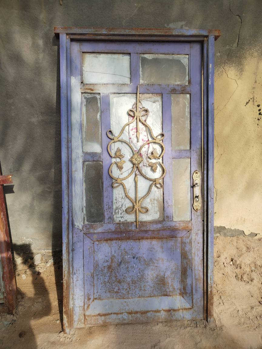 بيبان 3 للبيع ثنين حديد واحد خشب كاملات مع الجرجوبات سعرهن 65. وعندي وياهن هنكلاين ةشيلمانات زغار تواصل واتساب ***********
