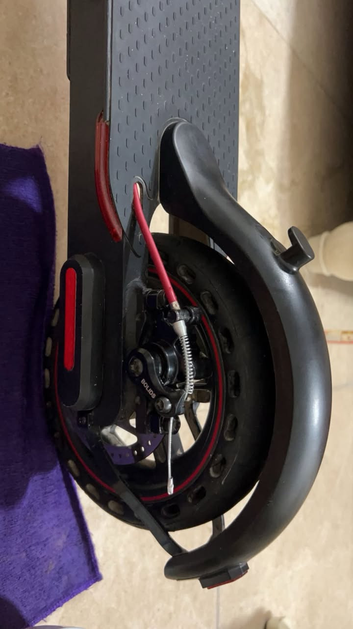 السلام عليكم
سكوتر كهربائي Nitro  مشتريه من تركيا و بطاريته ضعيفه تحتاج تبديل صوره موجودة بالمنشور 

شاحنته موجودة السعر ٢٠٠ الف دينار وبي مجال
هـ/***********
