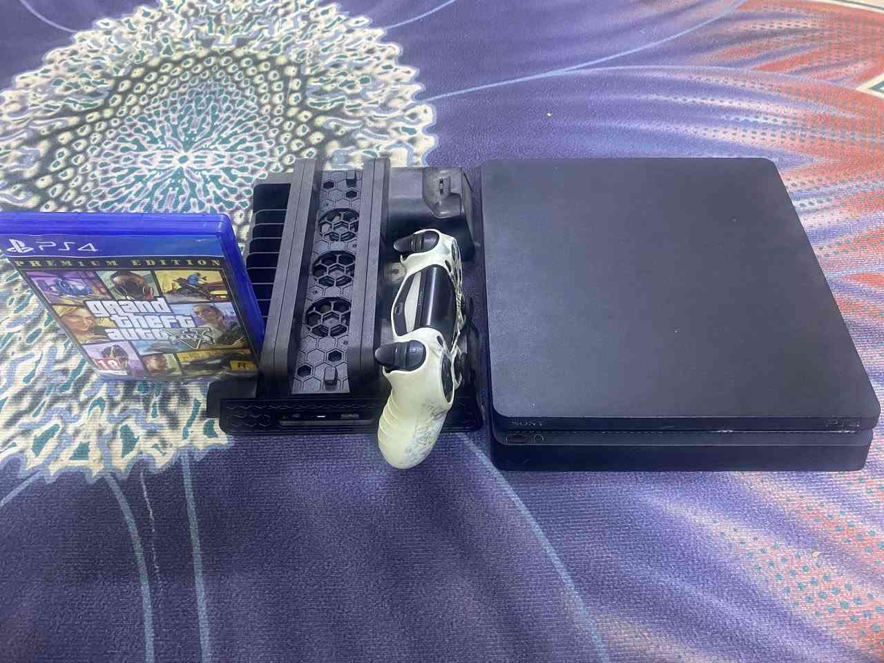 بلي فور نضيف ببرغي ممفتوح ✅
ويا GTA اولاين ويده اصليه رام الجهاز واحد تيرا ✅

السعر 275 

واذا ابيعلك حسابي الخاص الي بي فيفا 26 وروكت وفورت حلوات يصير ب 300 ✅

الموقع حي الاعلام 
الرقم 
***********
