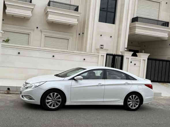 سيارة سوناتا خليجي 2012 
شرط كير محرك صدر امامي خلفي جاهزها اربعه تايرات جددت سنويه وارقام جديده موصفات معروفه بيها 3 قطع صيغ بدون اي دواخل سعر 120 
***********
