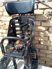 للبيع كرسي طفل للبايسكل جديد وبي حزام امان  السعر 25 وبي مجال  0781213...