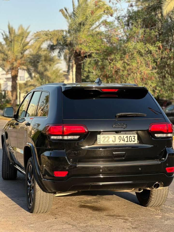 جيب بلاك توب 2022 ماشية 37 الف 6 سلندر

السيارة بدون صبغ فقط بارد مثل ما موضح شبه كلين
نظيفة جداً تخم تايرات جديد و دسكات اصلية

مكان بغداد اليرموك او السيدية

***********

مواصفات :

فتحة 
كشنات و ستيرن تدفئة و تبريد
اشاير بالمري
حساسات خلفية
رادار خلفي
كشنات كهرباء
شاشة كبيرة تدعم كار بلي
صندوق كهرباء
وضع القيادة ماوس
حساس مطر
دخول ذكي

و بعد هواي مواصفات المعروفة

السيارة ب أسمي شرط التحويل و الغرامة .
