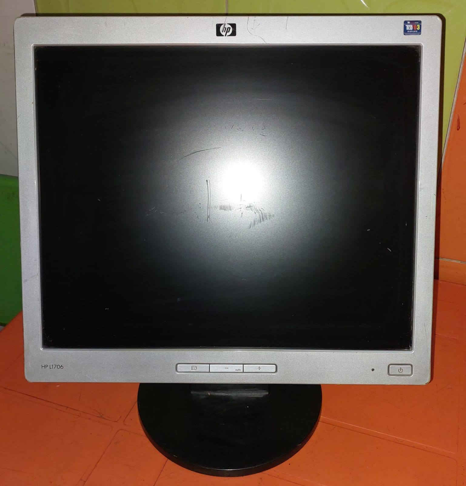 شاشة نوع Flatiron
ماركة LG الكوريه
الحجم 19" W1934S
مستعمل ومستخدم ونظيف وغير داخل تصليح ..معها الكيبل 
السعر المطلوب( 75 الف دينار)
تصلح شاسة كاشير /شاشة كاميرات/شاشة حاسبة .. تعمل على جميع انظمة الحاسوب
شاشة حاسبة نوع acer
الحجم 17" بوصة  AL1717
الشاشه بحالة جيدة جدا ونظيفه مستعمله وغير داخله تصليح  بيها ضمان
ملحقاتها 2 كيبل
تستخدم شاشة كاشير/شاشة كاميرات/شاشة حاسوب/تعمل على جميع انظمة الحاسبات
السعر المطلوب فيها( 50 الف دينار )
شاشة نوع HP
الحجم 17"بوصة
القياس والرمز HP L1706
مع ملحقاتها 2 كيبل للتشغيل
مستخدم ومستعمل ونظيف وغير داخل تصليح 
مكان البيع بغداد الجديدة 
للاستفسار والتواصل على الرقم *********** واتساب
