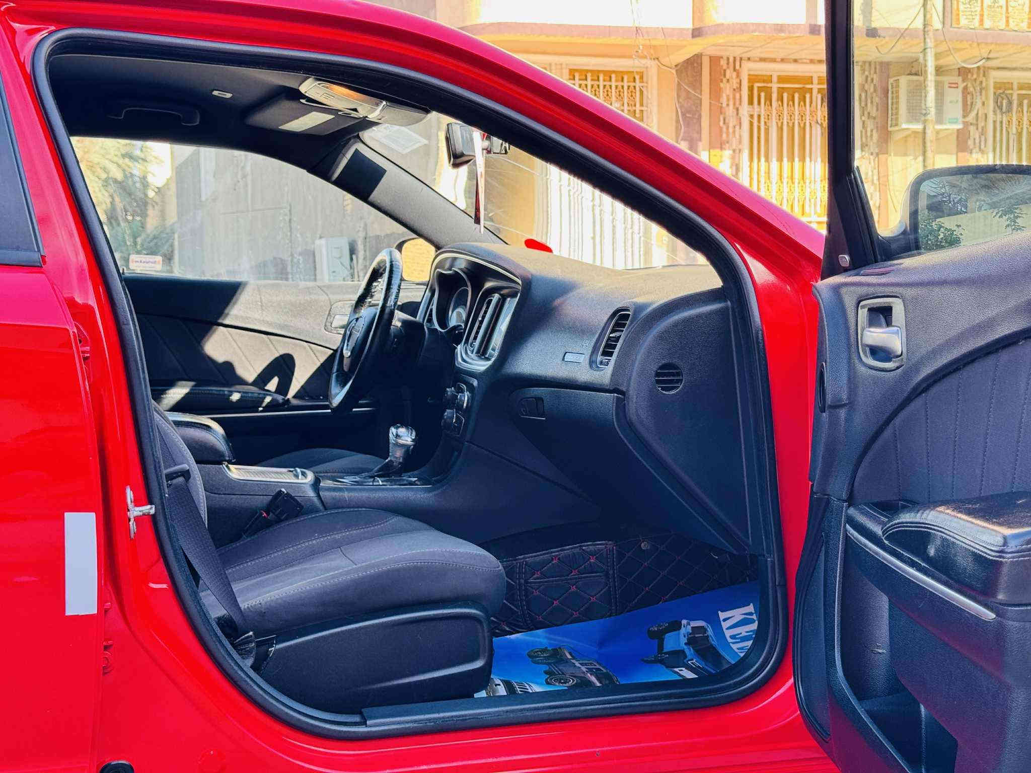 جارجر 2017 اصل بصره سنويه لل30
محرك 3600 السياره احلى من الصوره حادثها كما موضح بالصور والباقي مكفول السياره ليبل واحد كفاله ضربه وصبغ وتبديل (يوجد حالوب خفيف بالسياره )
المكان شارع التأميم 
السعر 185 
***********
