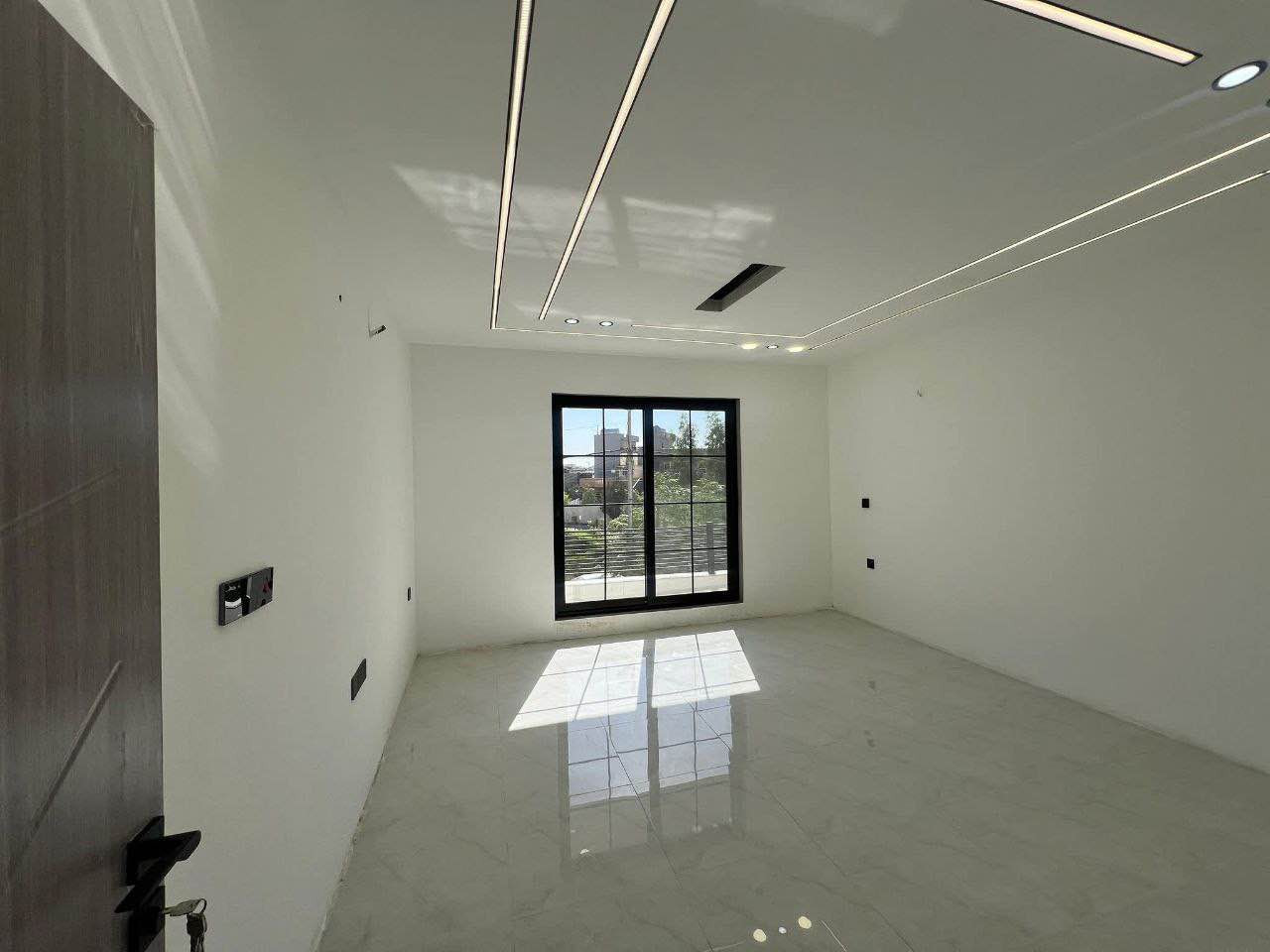 منزل للبيع في اربيل 
مجمعً اشتي 1 
250 متر طابو ملك صرف 
5 غرف نوم استقبال مطبخ صاله 
مقابل حديقه رسمي 
السعر 13 دفتر 
للاستفسار :- 

***********
***********
*********** أربيل, العراق
