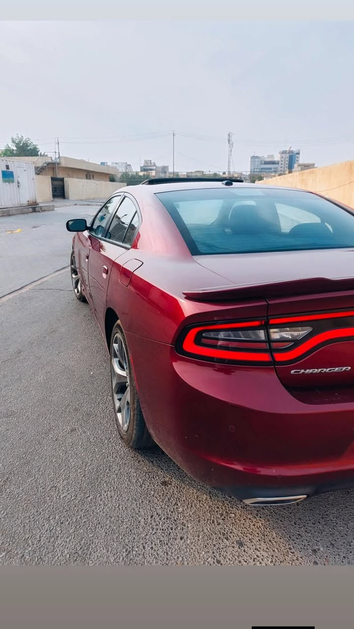 جارجر sxt 2019
سياره كلين محرك ٣٦٠٠ لون كرزي فتحة سقف تشغيل عن بعد كامره حساسات رقم بغداد وبعد بيه اهواي مواصفات بيه بارد كد شبر بالجاملغ الخلفي 
***********
***********
