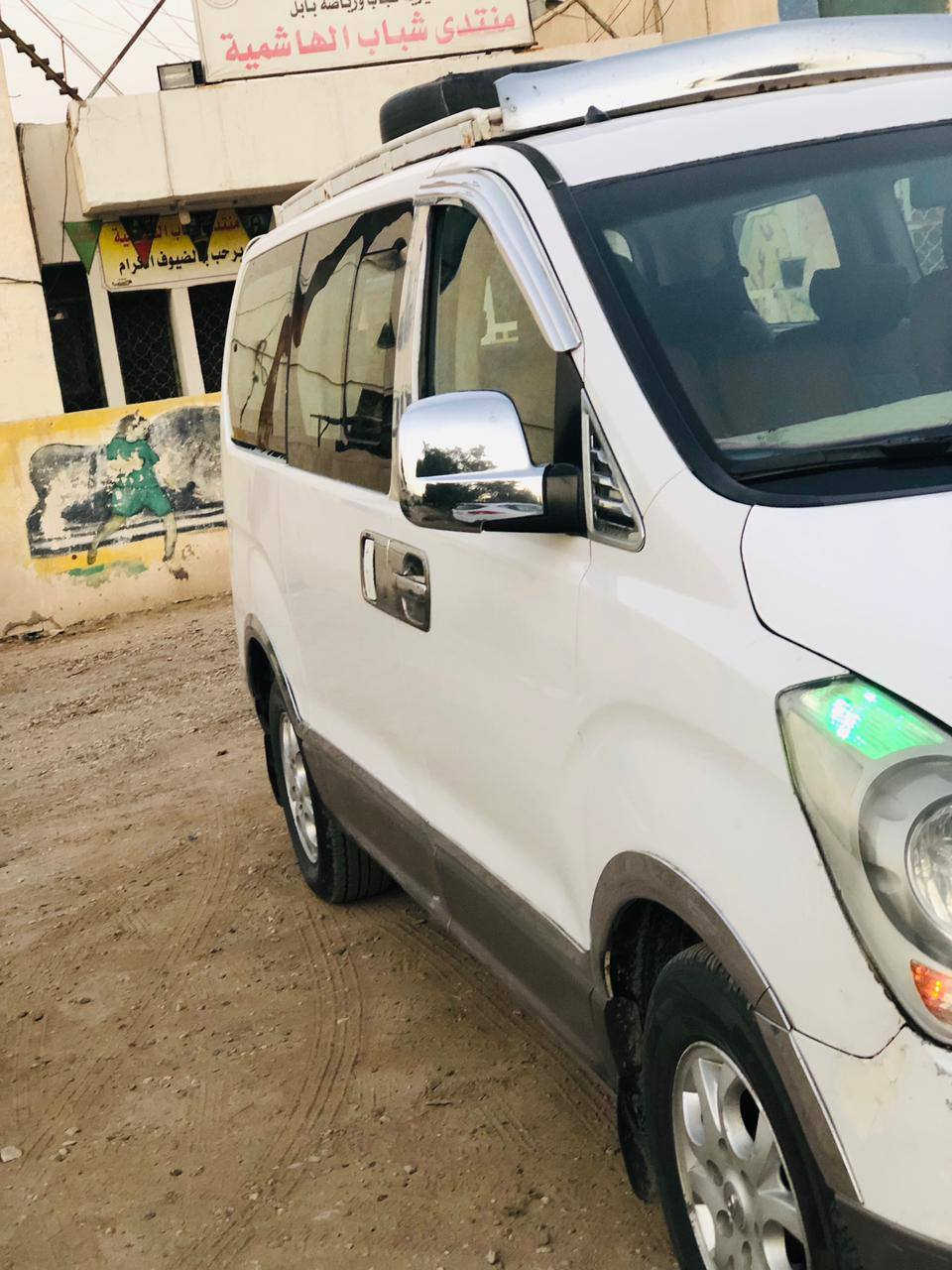 السلام عليكم ستاركس 13رقم بغداد الجديد استخدام شخصي مصفره هيئه وضريبه السياره مكفوله عده شويه بلجاملغ الخلفي جهه السائق السياره بانزين +غاز كير عادي مكينه مكفوله كير مكفول تبريد شغال.  السعر 165وبيها مجال 
للاستفسار تصل للرقم ***********
