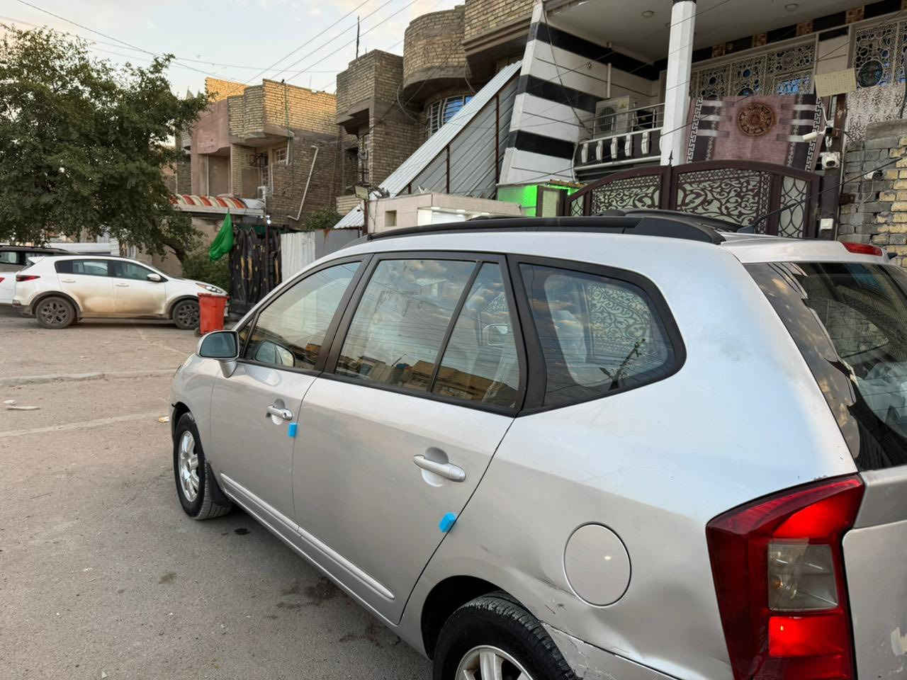 كيا كارينز للبيع موديل 2008 7 راكب وارد خليجي مكفولة من ضربه بيه مكانات صبغ ابيع حزام اثر جراد للجماليه محرك 2000 دوش والباقي كله مكفولة تبريد قطعتين محرك كير مكفولات صدر تخم تاير كله جديد رقم بغداد مشروع وطني السعر 75 ورقه مكان مكان سيارة بغداد الرصافة رقمي ‭0778 230 9022‬
