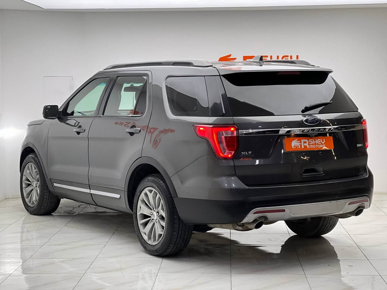 Ford Explorer2016
فورد اكسبلور ٢٠١٦
مواصفات XLT

مكينة ٦سلندر حجم ٣.٥لتر 
ماشية 157,000 ميل و بحالة جداً ممتازة 

ضرر السيارة ثلاث قطع امامية بدون دواخل و ايرباك ستيرن سستم شركة
السيارة كلش حلوة و نظيفة

السيارة رقم اربيل الدولي سنوية جديدة و ب أسمنا و اكيد شرط التحويل 
مكفولة من كير و محرك و كهربائيات

و ب سعر(135$) ورقة و بيها مجال

مكان السيارة

دهوك -معرض ارشف R-Shev
رقم51 من معارض التيرمينال 

***********
*********** دهوك, العراق
