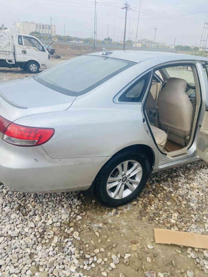 السلام عليكم احبتي 
ازيرا للبيع موديل 2008 خليجي 
مكينه 2700 المرغوب
حداديه جديده
مكينه مبدلها جديد
بيها ثلاث باردات السياره رقمها بغداد بسمي 
للاستفسار والتواصل ***********
مكان السياره ذي قار قلعة سكر 
السعر 103 وبيها مجال حك الجيه
