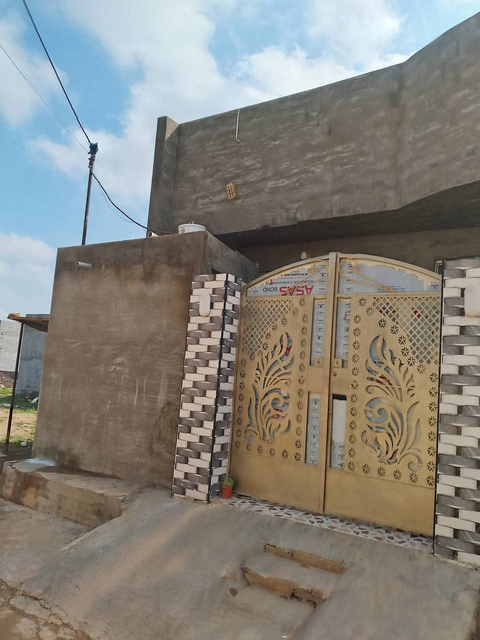 بيت للبيع في حي العباس الزراعي قرب اسواق المصطفى *********** 
الاتصال على هاذا الرقم الواجهه 120متر مساحة الطبية 125
