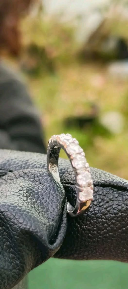 محبس موسنايت فضه مختوم 925 حجم ناعم حجمه تقريبا 5 ونص وياه شهادة  علئ اول تم 25 وبلعافيه


**إذا كنت صاحب هذا الإعلان وتريد حذفه لأي سبب، رجاءا أرسل رسالة إلى الدعم الفني**