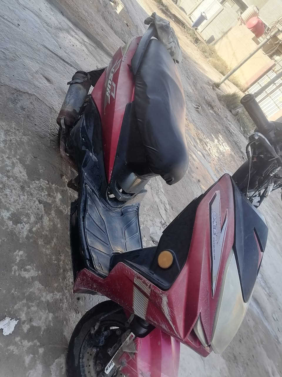 سلام عليكم سكنس للبيع كوم حديد لاتكلي شبيها مابيها كوم حديد سعر 130 قفل قفل رقمي *********** مكاني حله ابو غرق
