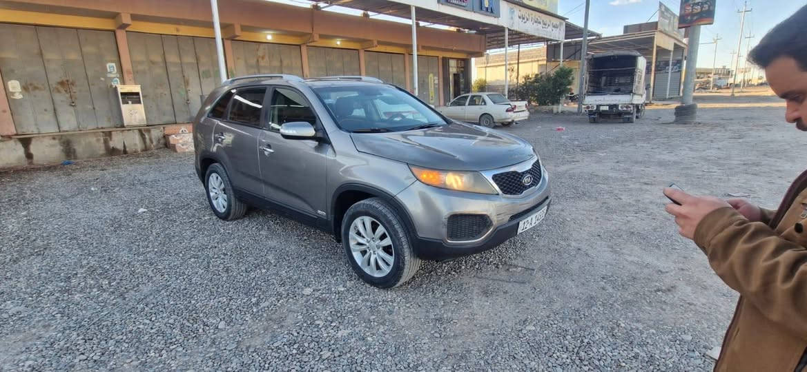 السلام عليكم ورحمة الله وبركاته
سورنتو ٢٠١١ امريكي
محرك ٦ سلندر مامفتوح شرط
رقم نينوى دولي شرط التحويل 
 ٧ راكب تبريد ثلث قطع 
ضرر باب  سائق والباب اللي خلفه وجاملغ خلفي الايمن صبغ و السقفيه بيها نفخه اثر عصف بلا صبغ 

السعر ١٢٠ ورقه وبيها مجال 
للإستفسار الاتصال على الرقم التالي 
هاتف ***********
