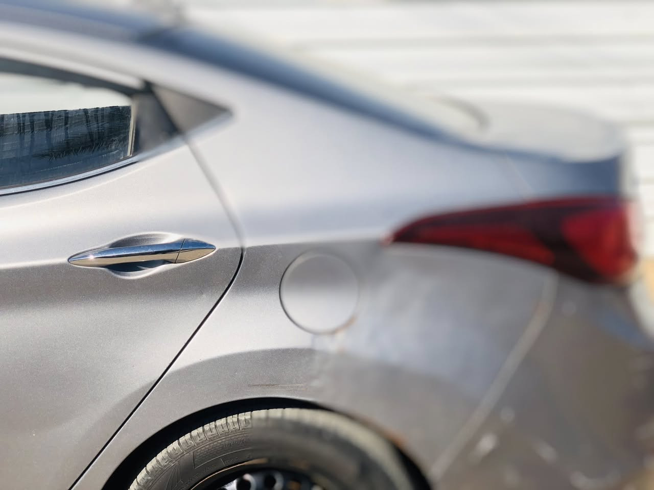 سلام عليكم فانتي 2015  مكينه 1600 جيدي اي  سياراه بيههً باب وجاملغ ايمن وبيها بارد خلف السايق سياره خير من الله تخم تاير صدر جديد 105 بيها مجال.  سيارا حلو تدفئه تبريد بابًا زينونً شاسهً سياره. فانتي  ***********
