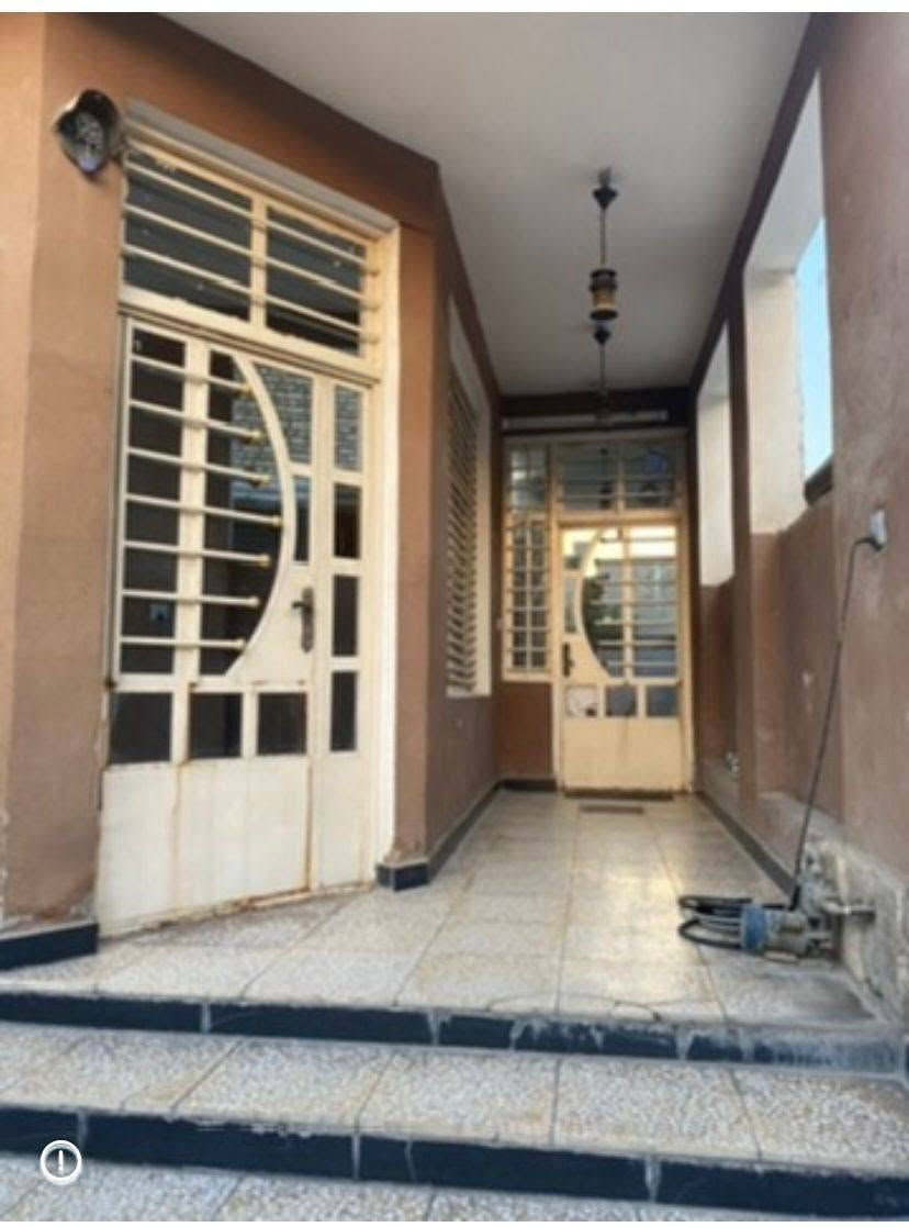 دار للبيع مساحه 97متر وجه 5ونص طابو صرف اربع شوارع معلمين مقبل مول فيروز طابقين 4غرف نوم وستقبال وصاله ومطبخ بناء حديث سعر 220مليون
***********
