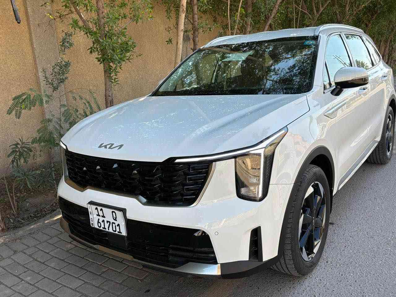 كيا سورنتو 2024 دوليه مكفوله من صبغ والتبديل سياره جديده 
محرك 6 سلندر بردات خلفيه كير ماوس مغلف داخل مالها سياره جديده عل وضع شركه بعدها ويل 19 بصمه فوول عده بنراما ماشيه 16 الف ...
عنوان سياره بغداد 7 ابكار 
السعر ...308... قفل ...
*********** بغداد, العراق
