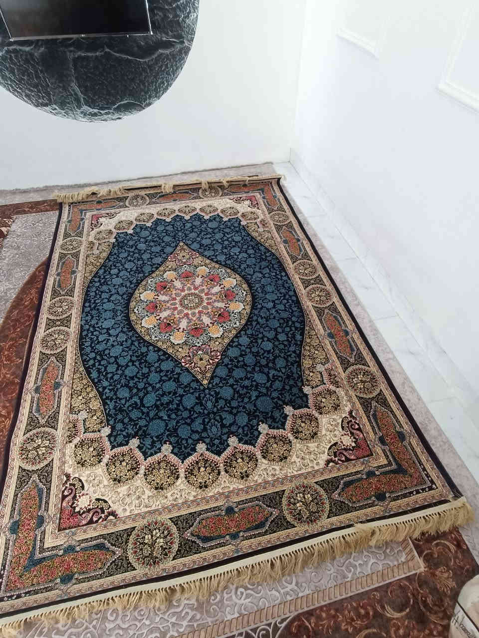 زولية جديدة غير مستعملة كاشان إيراني درجة أولى شي راقي طول ٣ متر والعرض ٢ متر مكاني كركوك حي العسكري خلف جامع المعراج موبايل *********** السعر خاص
