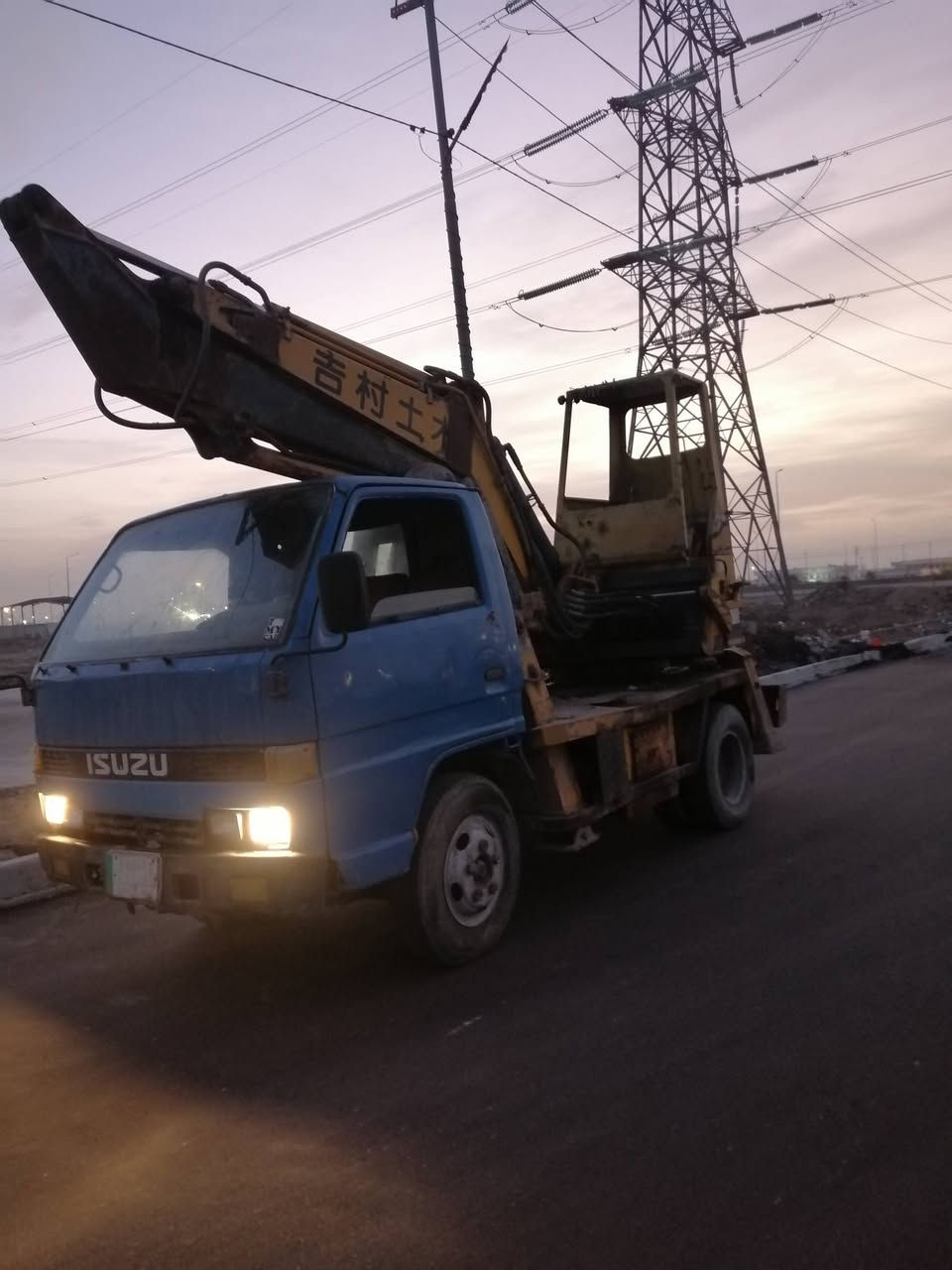 السلام عليكم حفاره زوزه مكينه وحدة خير من الله سنويته منتهيه ابسم والد من الكوت صديق والدي مكان السيارة بصره شط العرب الجزيره سعره 110وبيه مجال. ***********
