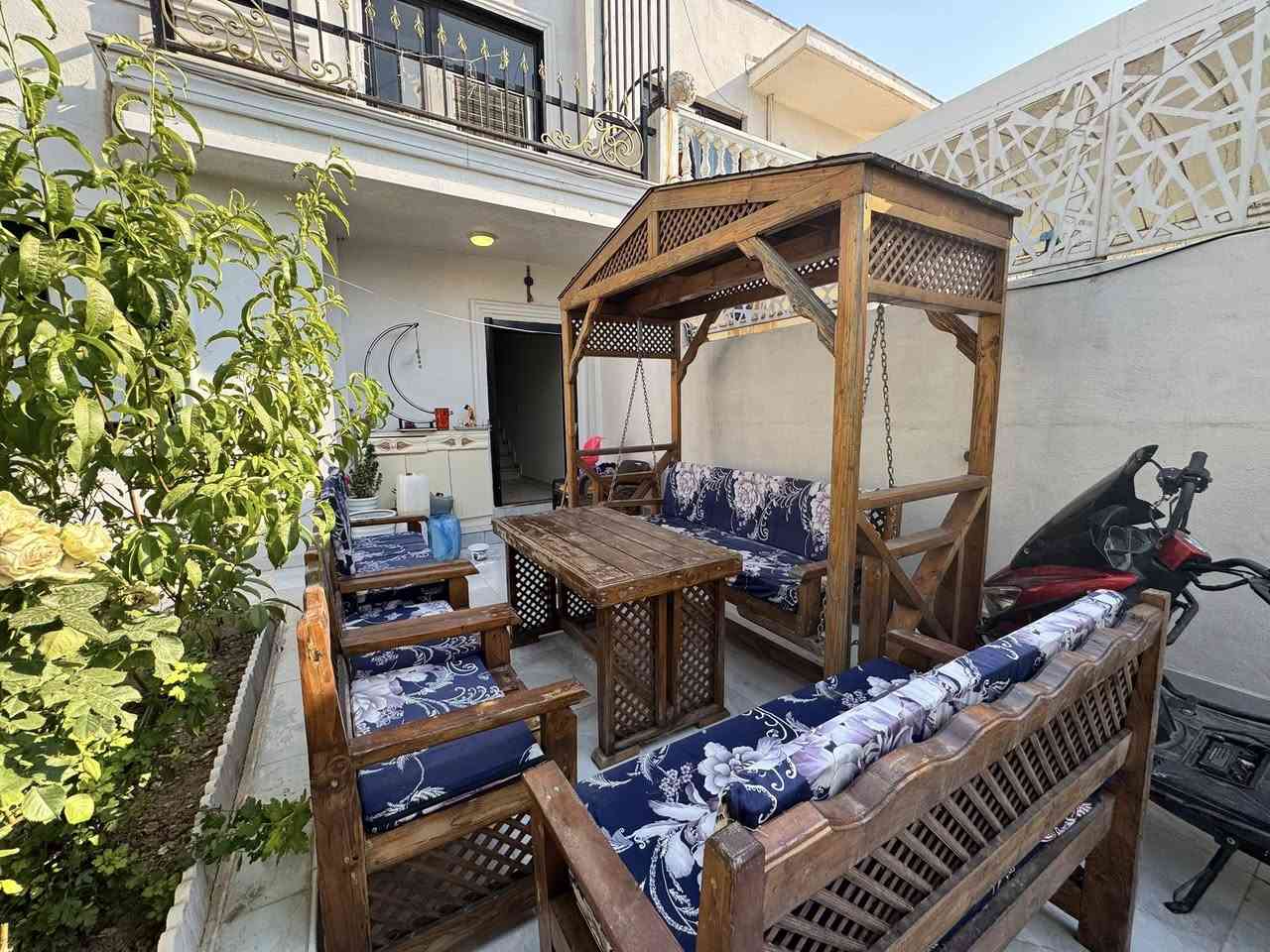 السلام عليكم للبيع. جلسه    خارجيه خشب صاج     عراقي اصلي  وبي ميز طعام   وزن ثقيل 11نفر. وويا الديديه مستعمل قليل مكاني اربيل خلف ماجدي لاند رقم الموبايل ***********

السعر 850وبي مجال  قليل
